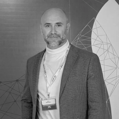 Juan Villadelsax, CEO